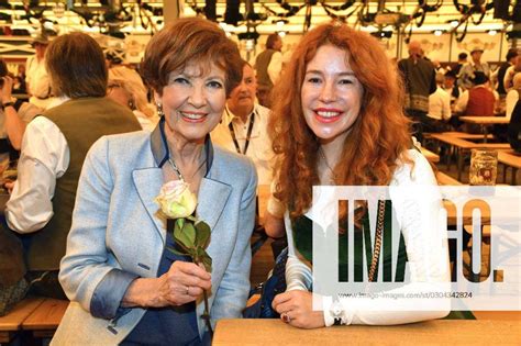 Carolin Reiber and Laura Siegel at the opening of the Oktoberfest。